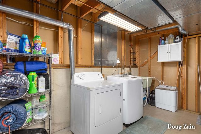 1860 Sandrel Drive, Grand Rapids, MI 49505