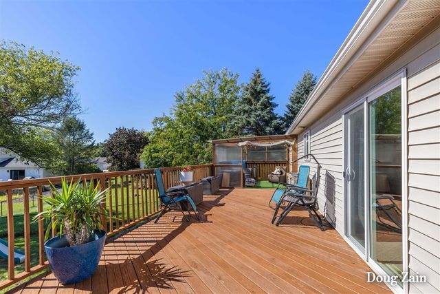 1860 Sandrel Drive, Grand Rapids, MI 49505