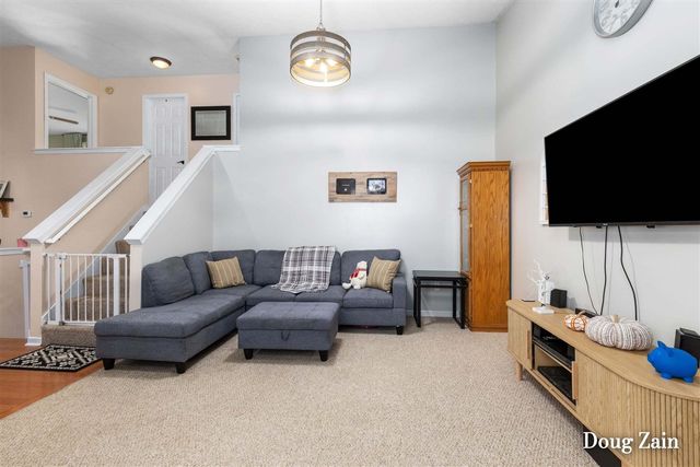 1860 Sandrel Drive, Grand Rapids, MI 49505