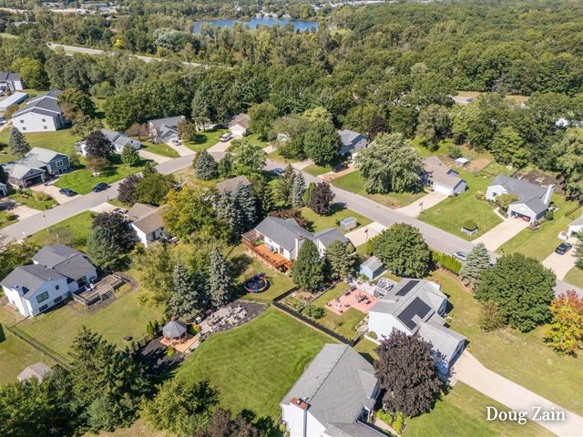 1860 Sandrel Drive, Grand Rapids, MI 49505