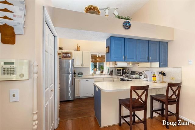 1860 Sandrel Drive, Grand Rapids, MI 49505