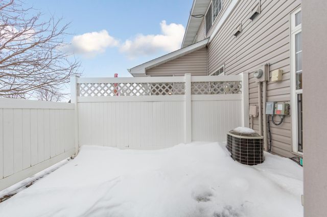 1867 Bridgewater Boulevard S, Cambridge, MN 55008