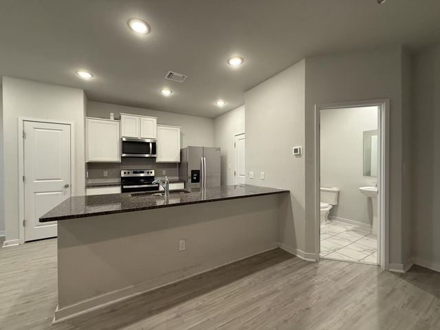 605 W South ST 31, Leander, TX 78641