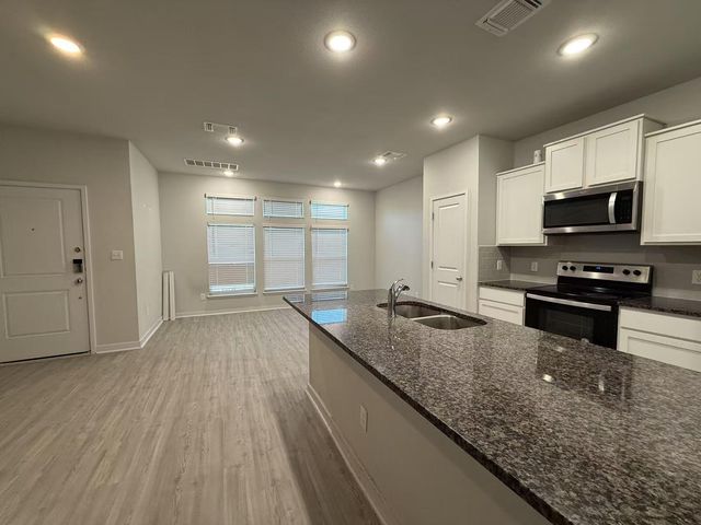 605 W South ST 31, Leander, TX 78641