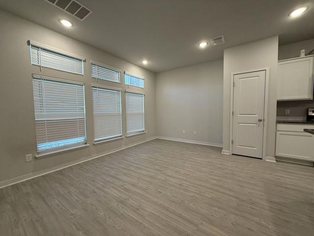 605 W South ST 31, Leander, TX 78641