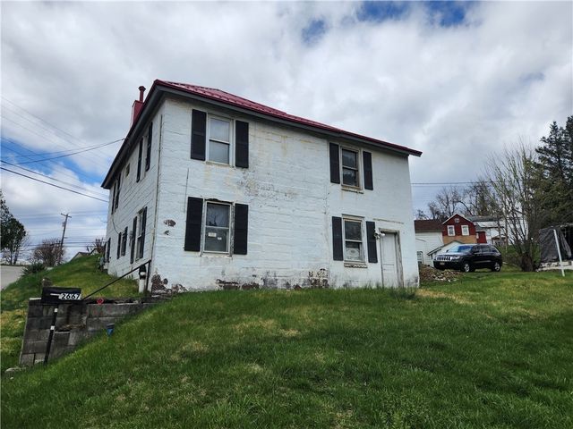 2667 Puckety Dr, Export, PA 15632