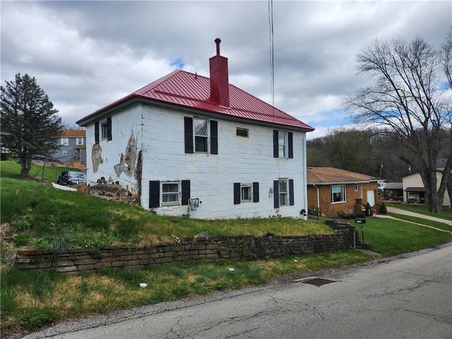 2667 Puckety Dr, Export, PA 15632