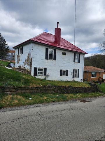 2667 Puckety Dr, Export, PA 15632