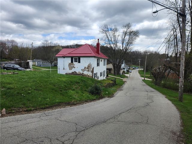 2667 Puckety Dr, Export, PA 15632