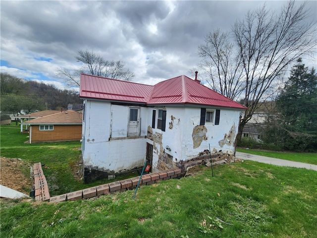 2667 Puckety Dr, Export, PA 15632