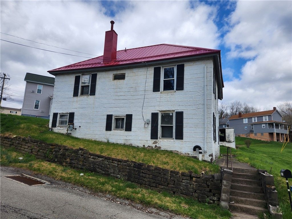 2667 Puckety Dr, Export, PA 15632