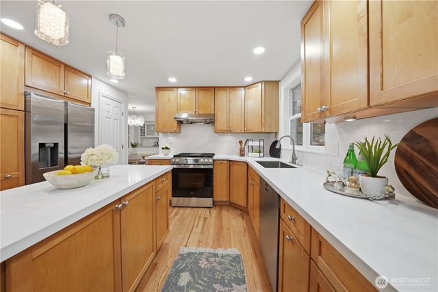 23345 NE 24th Place, Sammamish, WA 98074