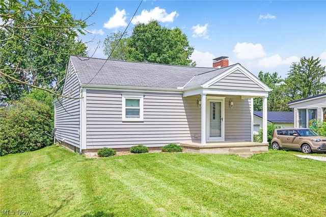 4089 Addison Avenue NE, Louisville, OH 44641