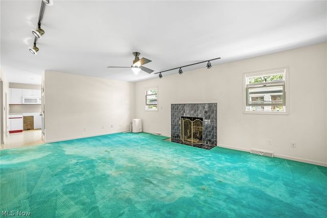 4089 Addison Avenue NE, Louisville, OH 44641