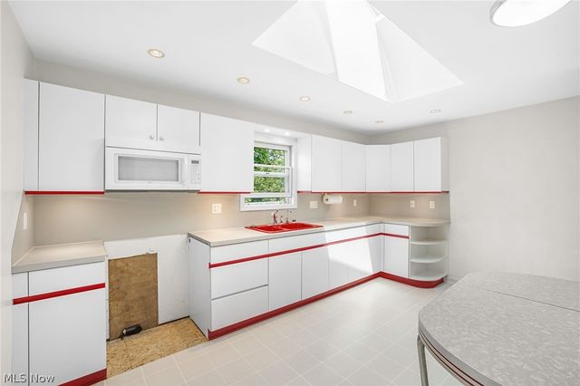 4089 Addison Avenue NE, Louisville, OH 44641
