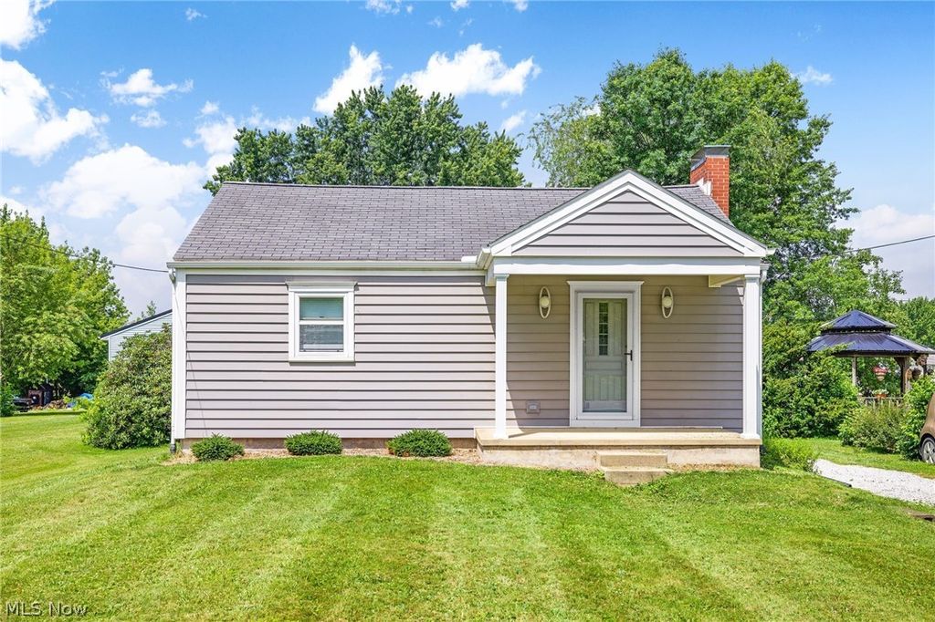 4089 Addison Avenue NE, Louisville, OH 44641