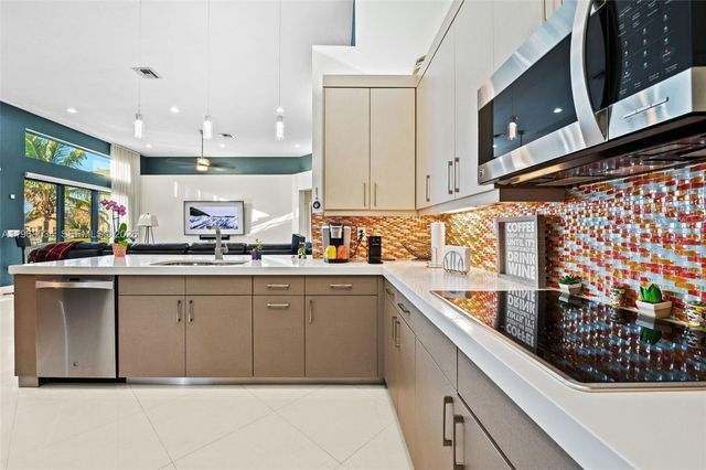 18563 SW 49th St, Miramar, FL 33029