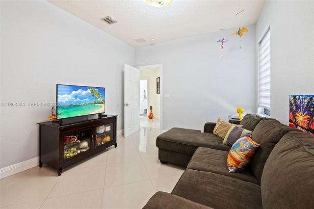 18563 SW 49th St, Miramar, FL 33029