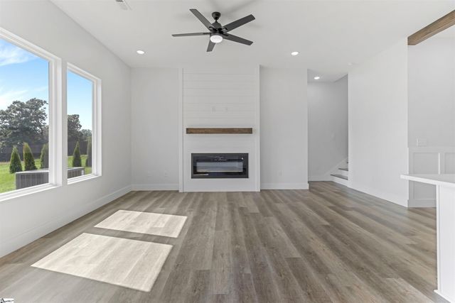 2019 Meadow Glen Court, Chesnee, SC 29323