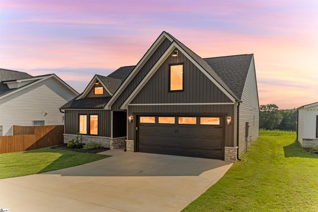 2019 Meadow Glen Court, Chesnee, SC 29323