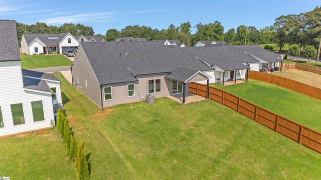 2019 Meadow Glen Court, Chesnee, SC 29323
