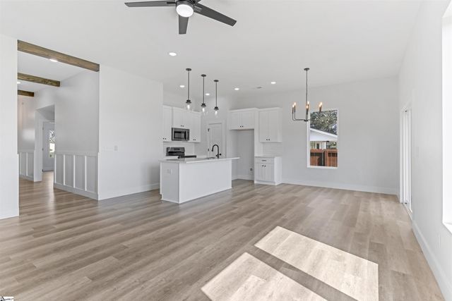 2019 Meadow Glen Court, Chesnee, SC 29323