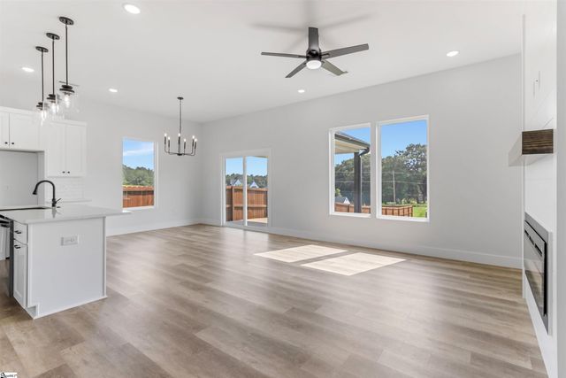 2019 Meadow Glen Court, Chesnee, SC 29323