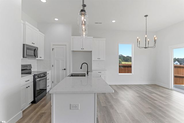 2019 Meadow Glen Court, Chesnee, SC 29323