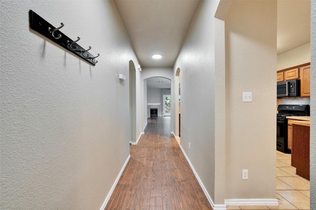 466 Dark Horse LN, Buda, TX 78610