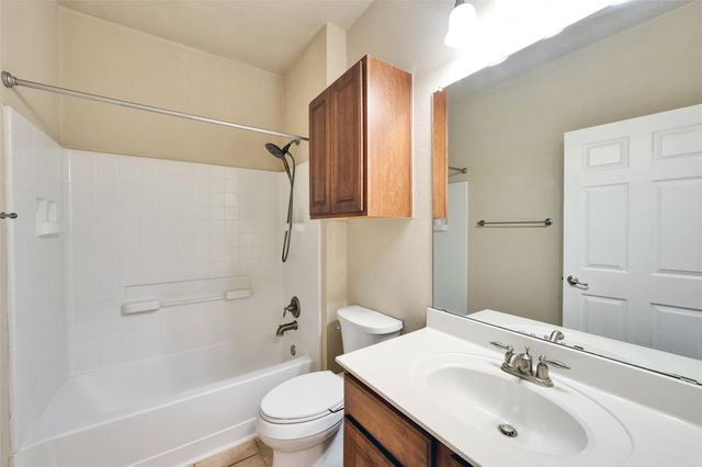 466 Dark Horse LN, Buda, TX 78610
