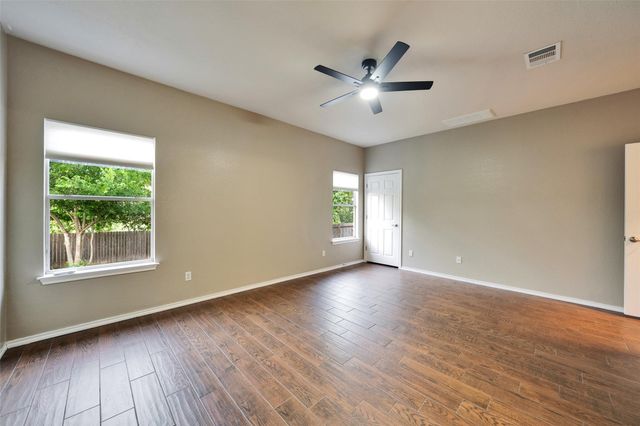 466 Dark Horse LN, Buda, TX 78610