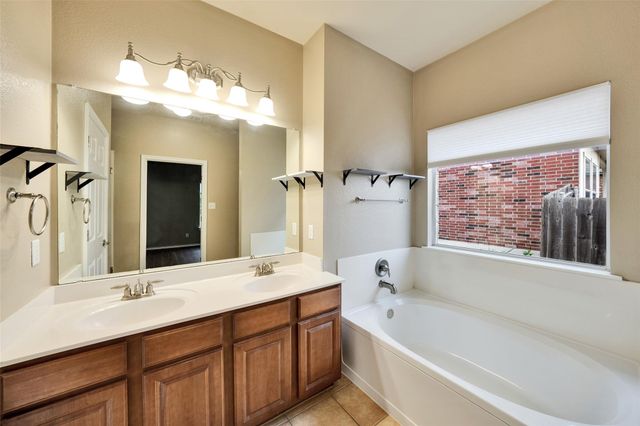 466 Dark Horse LN, Buda, TX 78610