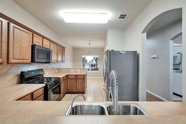 466 Dark Horse LN, Buda, TX 78610
