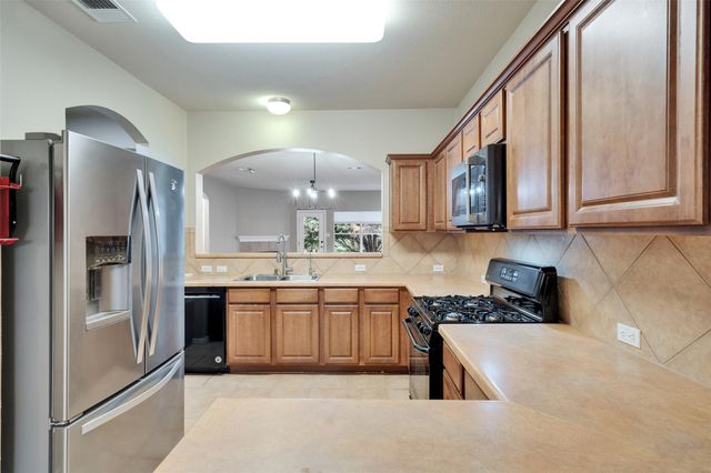 466 Dark Horse LN, Buda, TX 78610