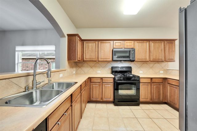 466 Dark Horse LN, Buda, TX 78610