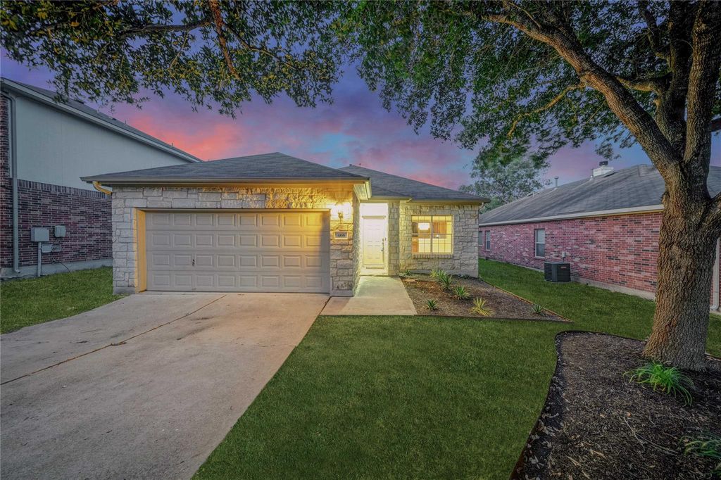 466 Dark Horse LN, Buda, TX 78610