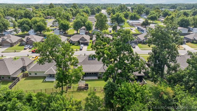 5410 Skylane Drive, Sand Springs, OK 74063