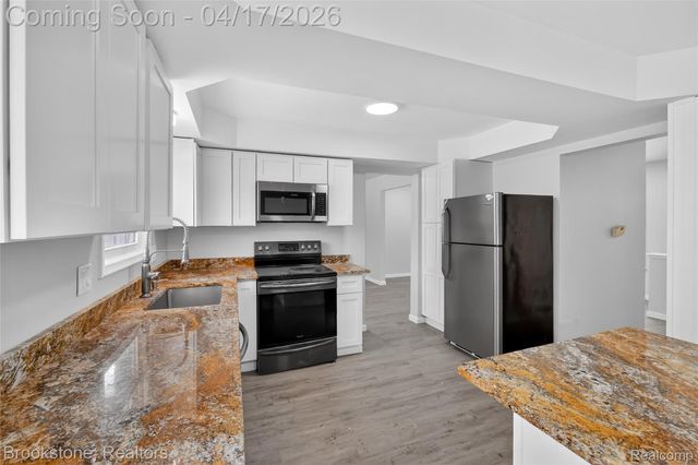 30310 Valenti Drive, Warren, MI 48088