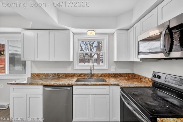 30310 Valenti Drive, Warren, MI 48088