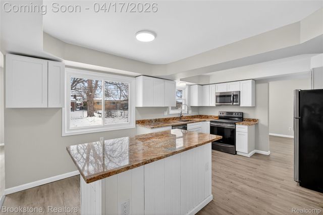 30310 Valenti Drive, Warren, MI 48088