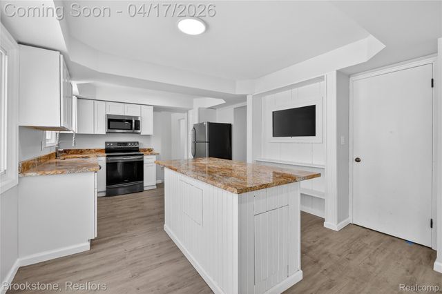 30310 Valenti Drive, Warren, MI 48088