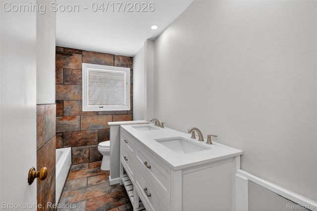 30310 Valenti Drive, Warren, MI 48088