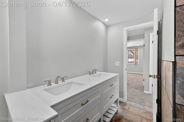 30310 Valenti Drive, Warren, MI 48088