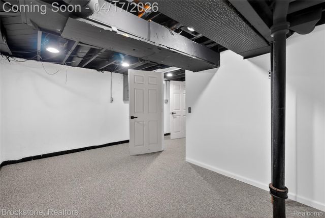 30310 Valenti Drive, Warren, MI 48088