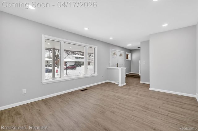 30310 Valenti Drive, Warren, MI 48088