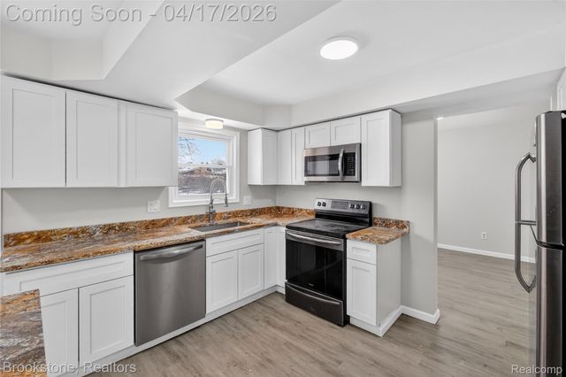 30310 Valenti Drive, Warren, MI 48088