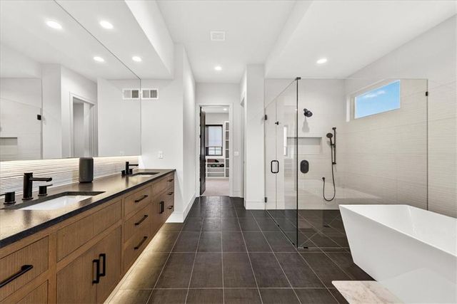 5818 N Lucerne Avenue, Kansas City, MO 64151