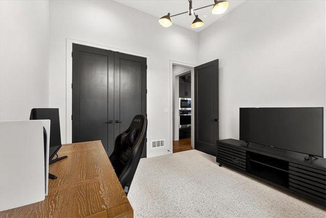 5818 N Lucerne Avenue, Kansas City, MO 64151