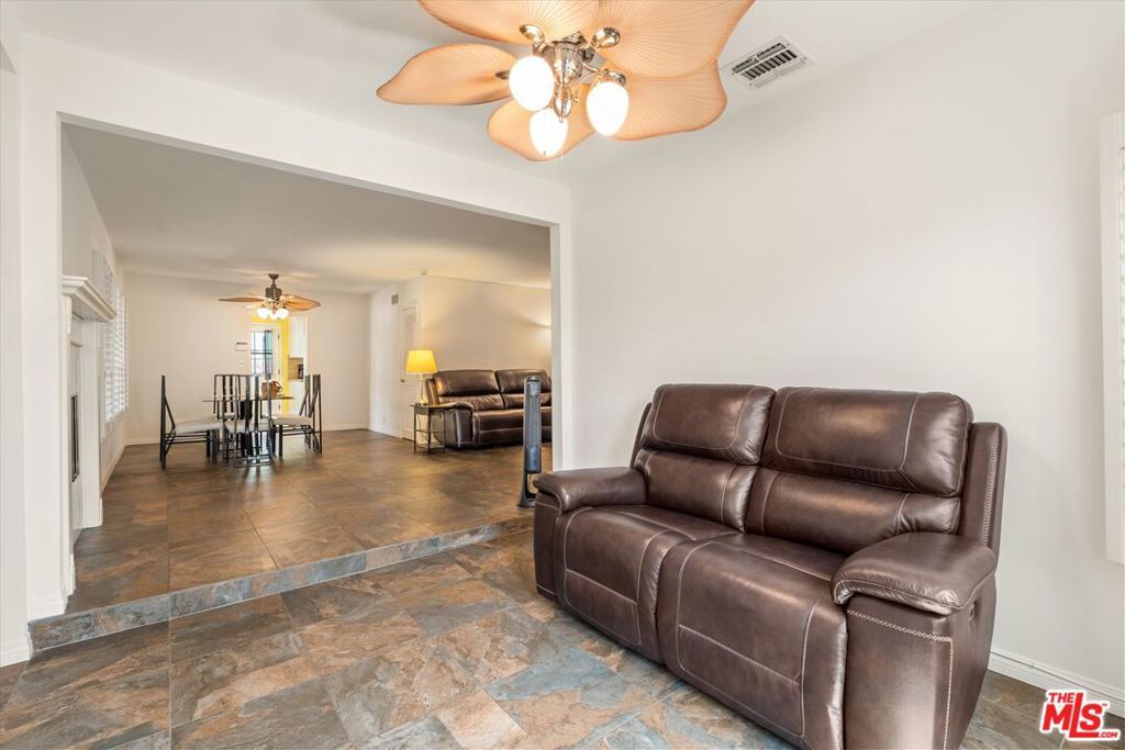 Image 10 of property listing at 9313 Hayvenhurst Avenue, North Hills, CA 91343