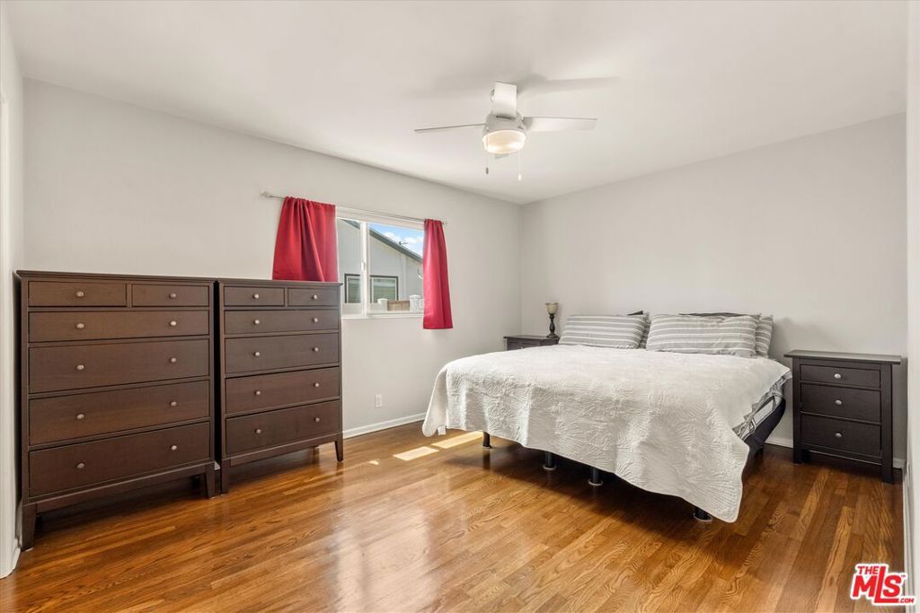 Image 11 of property listing at 9313 Hayvenhurst Avenue, North Hills, CA 91343